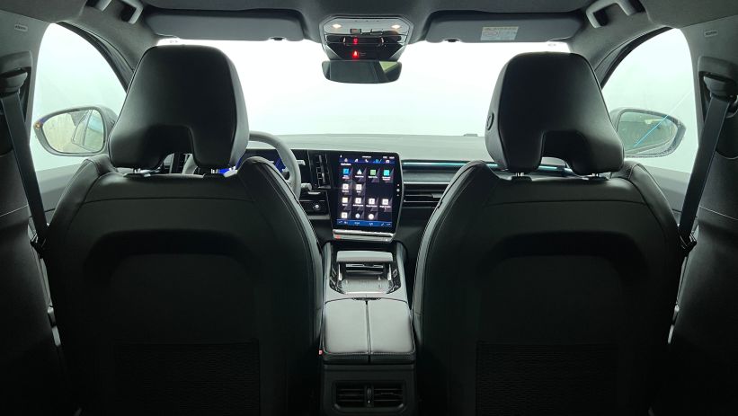 Aperçu du véhicule : E-Tech full hybrid 200 Techno esprit Alpine Gris Schiste - Toit Noir Etoilé avec 2400€ d'équipements inclus