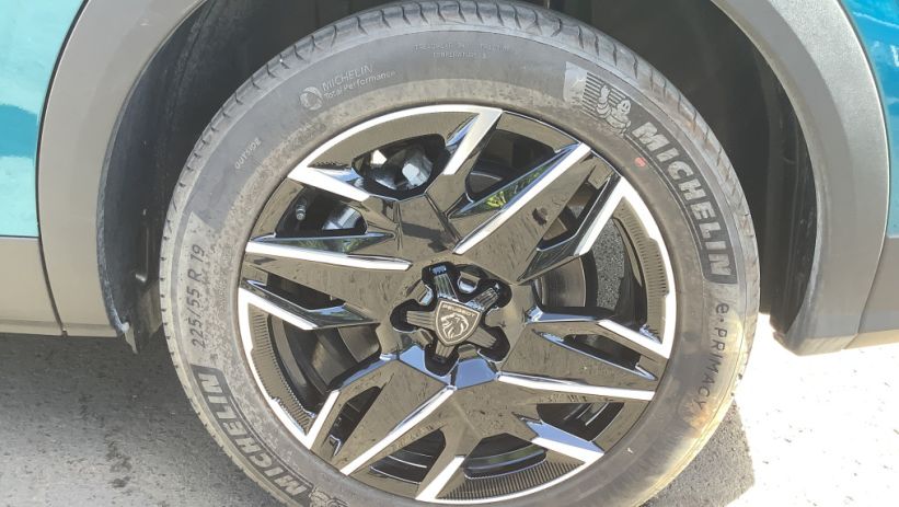 Aperçu du véhicule : 5008 Hybrid 145 ch e-DCS6 GT