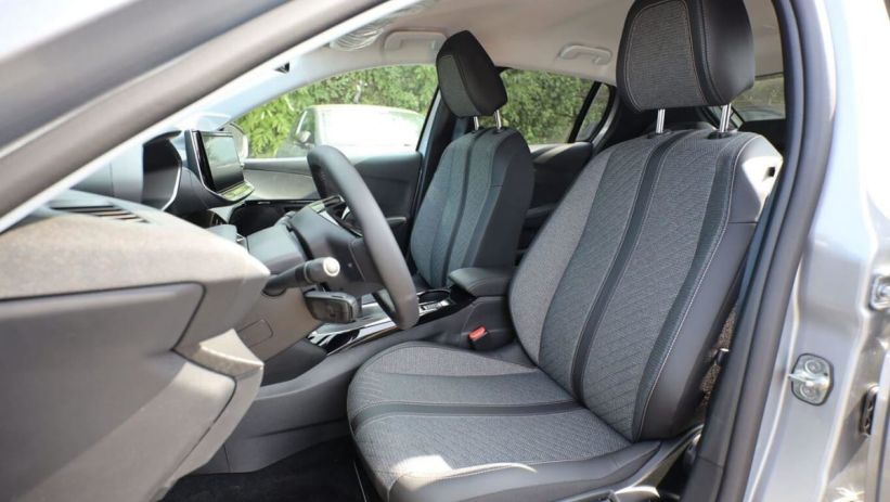 Aperçu du véhicule : 100 Allure LED 2xPDC CarPlay Reg BT