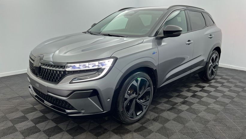 Aperçu du véhicule : E-Tech full hybrid 200 Techno esprit Alpine Gris Schiste - Toit Noir Etoilé avec 1400€ d'équipements inclus