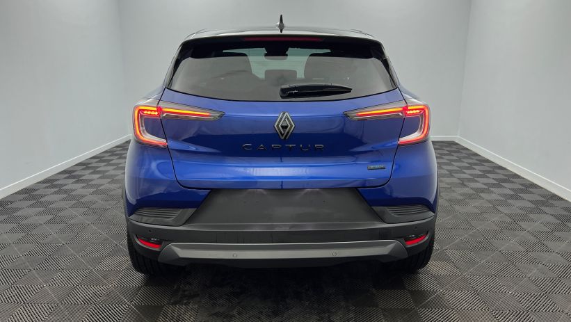 Aperçu du véhicule : E-Tech full hybrid 160 ch esprit Alpine Bleu Iron - Toit Noir Etoilé avec 2100€ d'équipements inclus