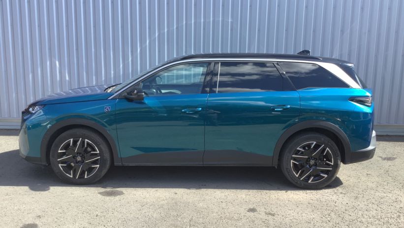 Aperçu du véhicule : 5008 Hybrid 145 ch e-DCS6 GT