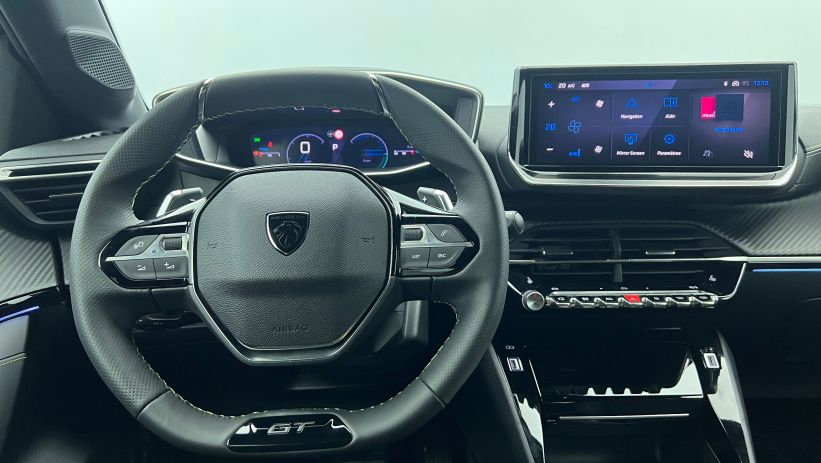 Aperçu du véhicule : Nouvelle Hybrid 145 e-DCS6 GT Noir Perla Nera avec 3750€ d'équipements inclus