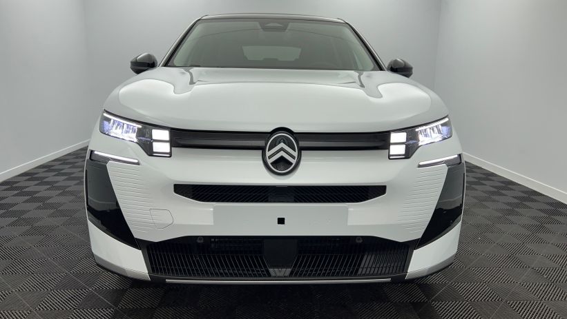 Aperçu du véhicule : Nouveau Hybrid 145 ch e-DCS6 Plus Blanc Okénite - Toit Noir Perla Nera avec 2550€ d'équipements inclus