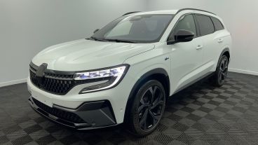 Aperçu du véhicule : E-Tech full hybrid 200 esprit Alpine Blanc Nacré avec 1000€ d'équipements inclus
