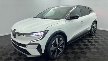 Aperçu du véhicule : 220 ch autonomie confort Techno Blanc glacier - Toit Noir Etoilé avec 2000€ d'équipements inclus